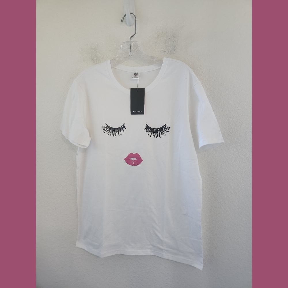 Blackmyth NWT White Graphic Lips Eyelashes Tshirt Sz Large